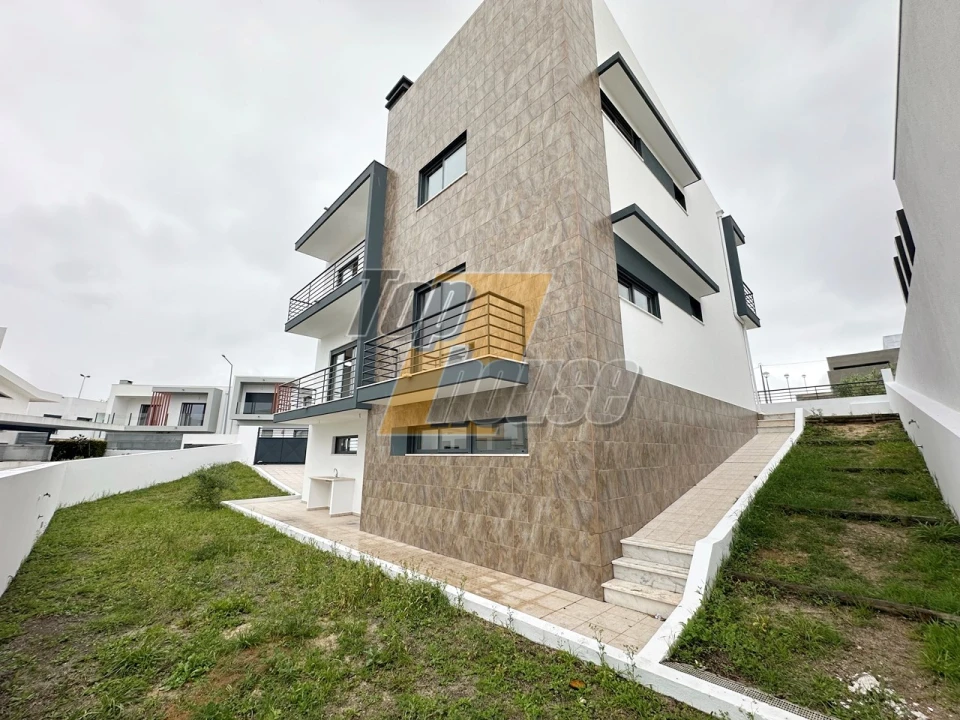 Moradia T5 para Venda em Laranjeiro e Feijó Foto 2