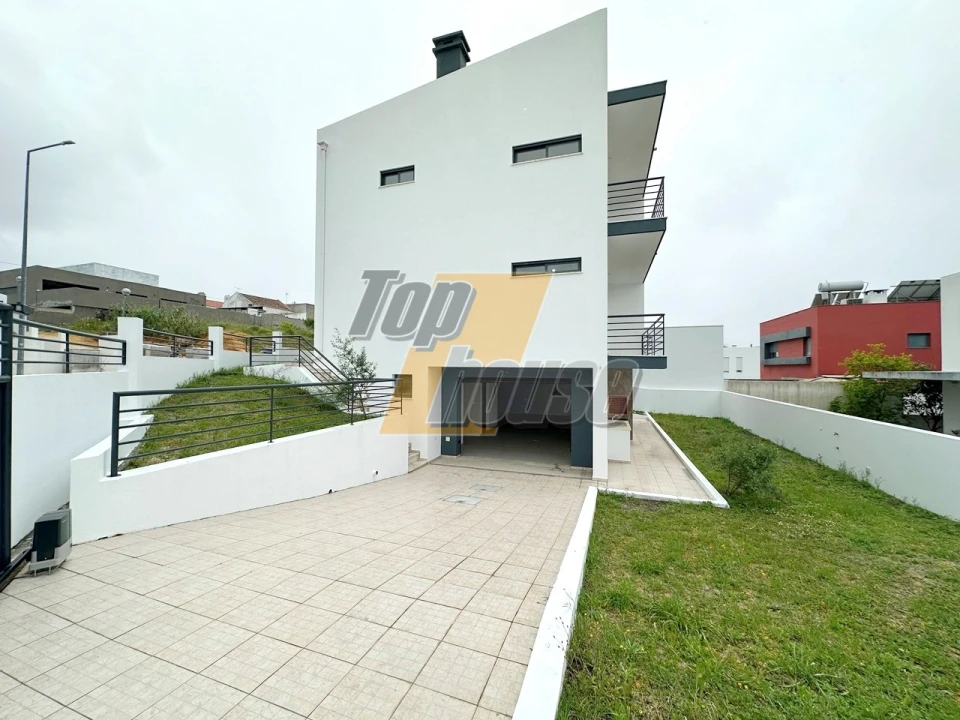 Moradia T5 para Venda em Laranjeiro e Feijó Foto 3