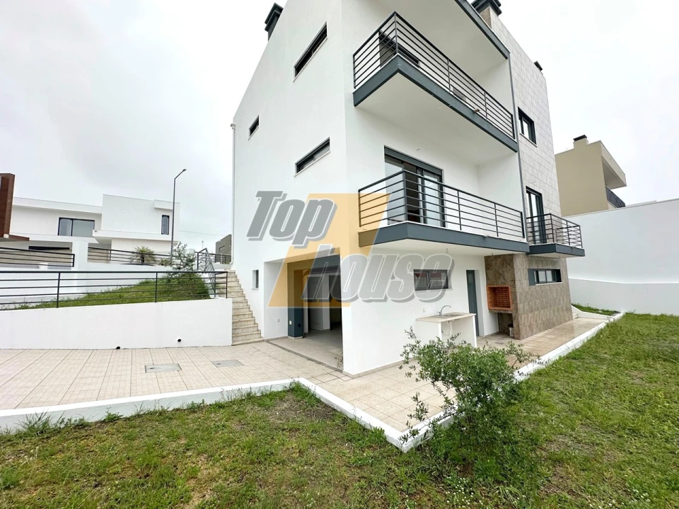 Moradia T5 para Venda em Laranjeiro e Feijó Foto 1