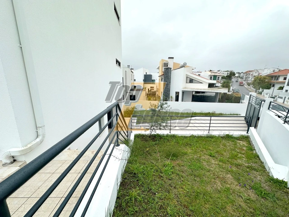Moradia T5 para Venda em Laranjeiro e Feijó Foto 5
