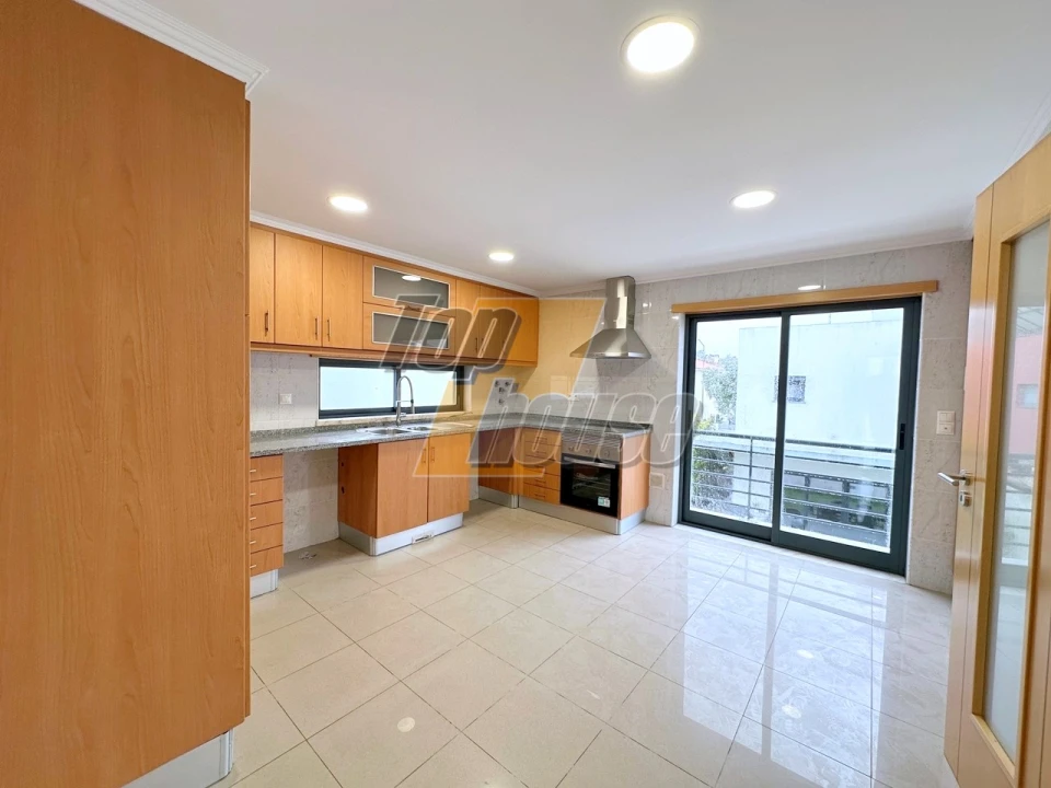 Moradia T5 para Venda em Laranjeiro e Feijó Foto 13