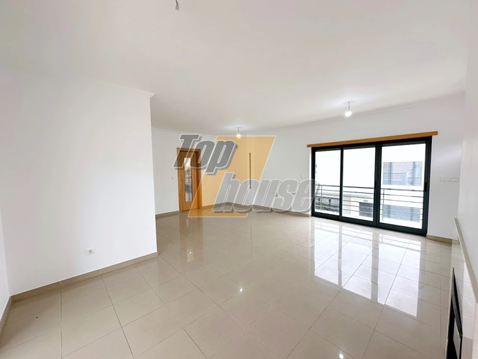 Moradia T5 para Venda em Laranjeiro e Feijó Foto 16