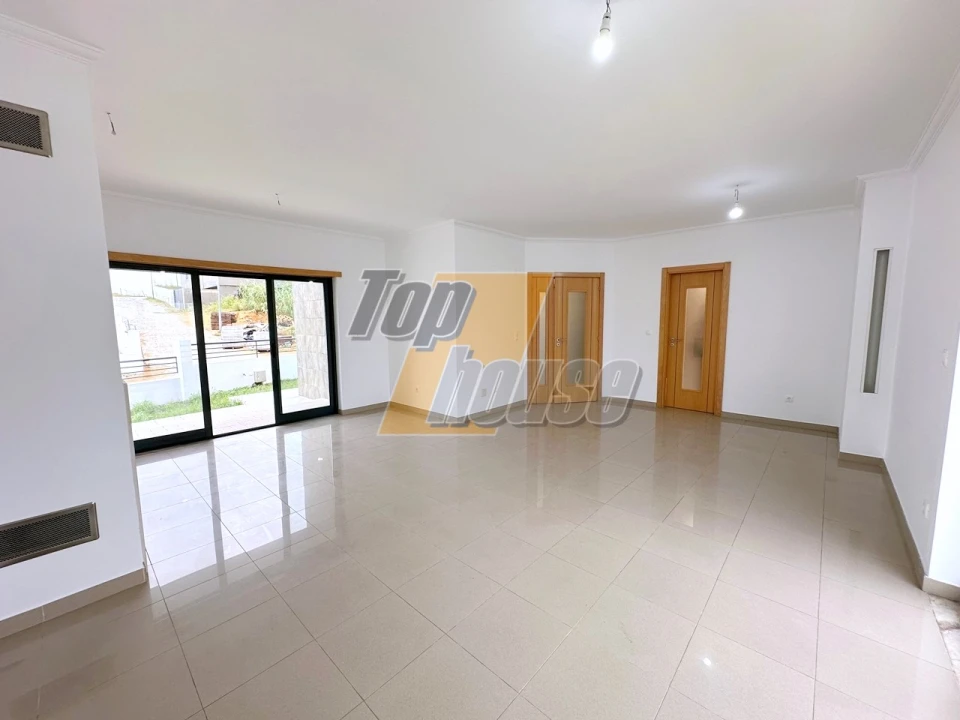 Moradia T5 para Venda em Laranjeiro e Feijó Foto 17