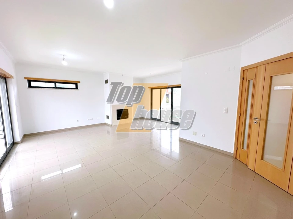 Moradia T5 para Venda em Laranjeiro e Feijó Foto 18