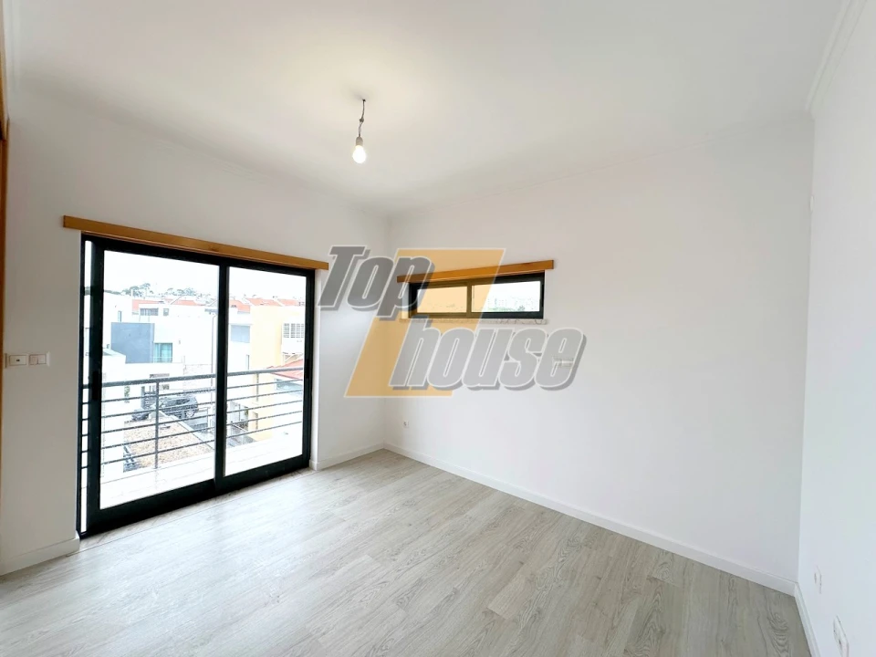 Moradia T5 para Venda em Laranjeiro e Feijó Foto 22