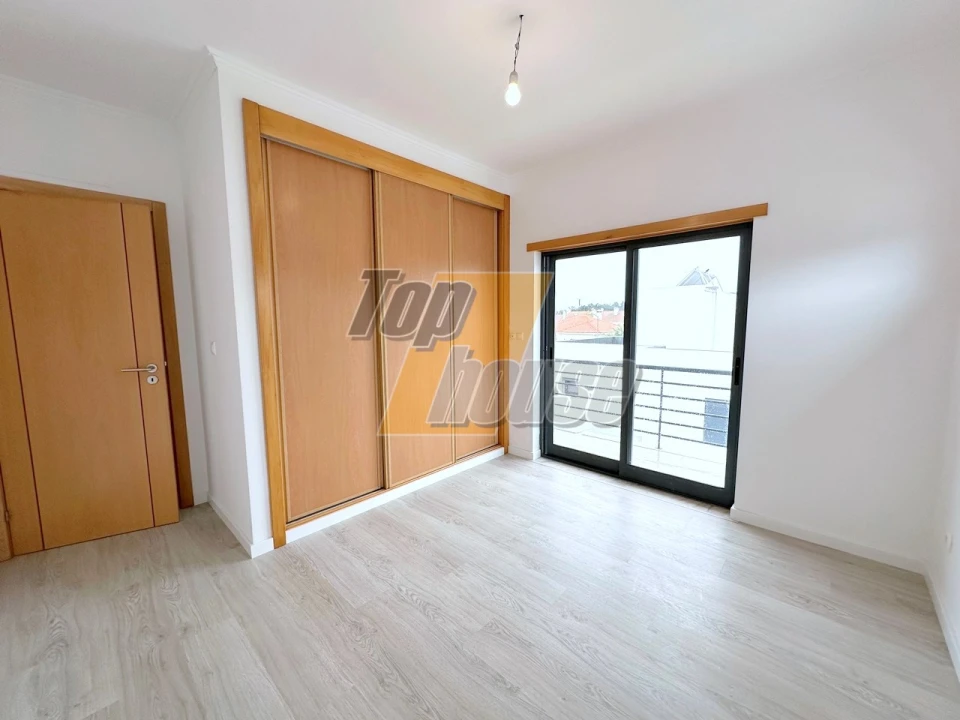 Moradia T5 para Venda em Laranjeiro e Feijó Foto 23