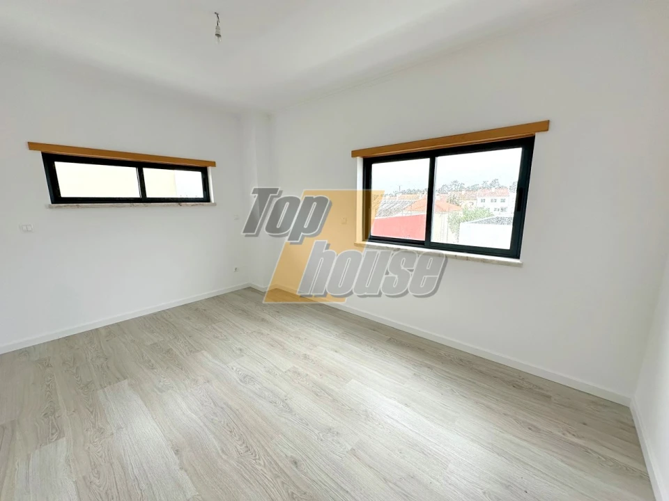 Moradia T5 para Venda em Laranjeiro e Feijó Foto 30