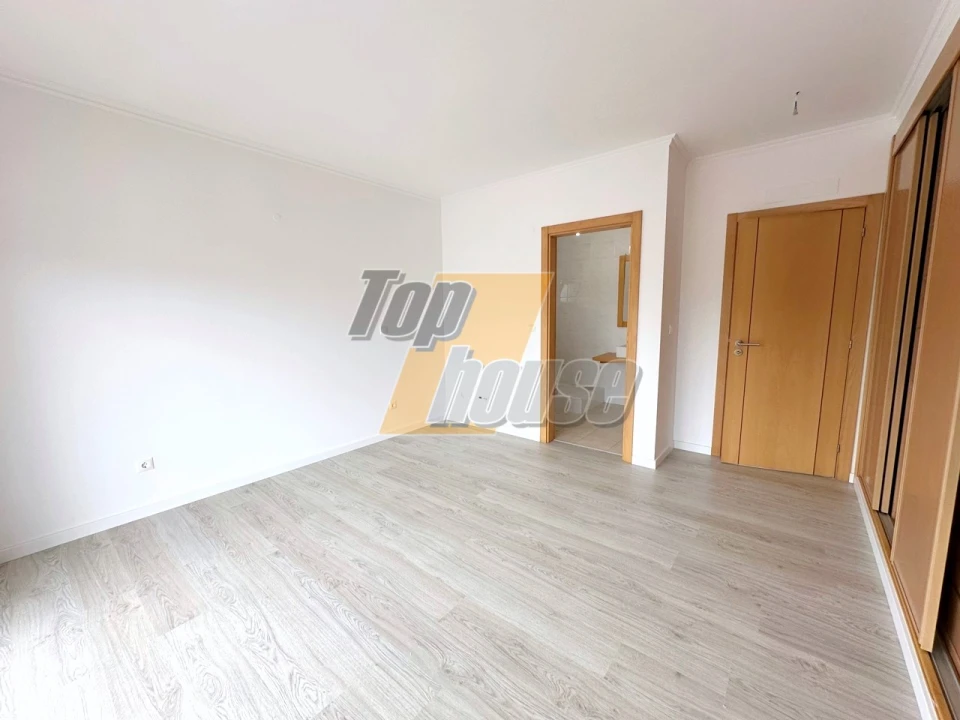 Moradia T5 para Venda em Laranjeiro e Feijó Foto 34