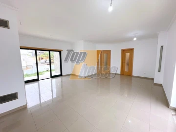Moradia T5 para Venda em Laranjeiro e Feijó