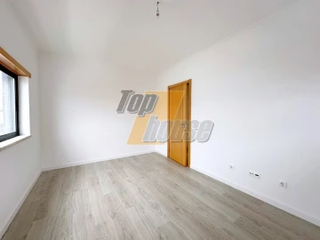 Moradia T5 para Venda em Laranjeiro e Feijó