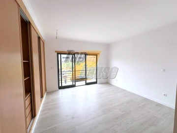 Moradia T5 para Venda em Laranjeiro e Feijó