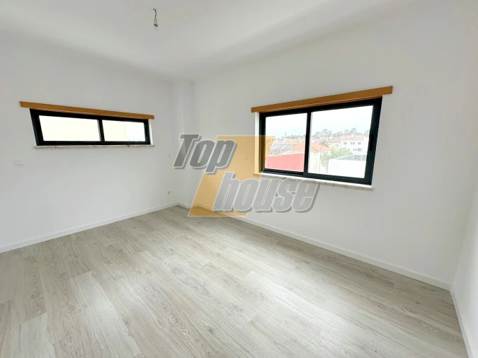 Moradia T5 para Venda em Laranjeiro e Feijó Foto 30