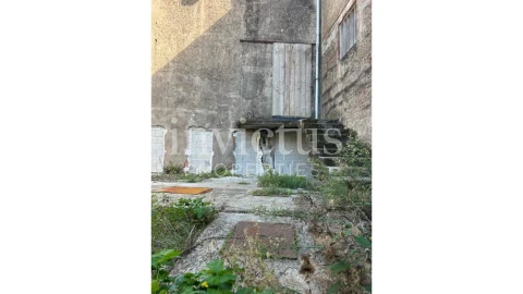 Prédio para Venda em Milheiros