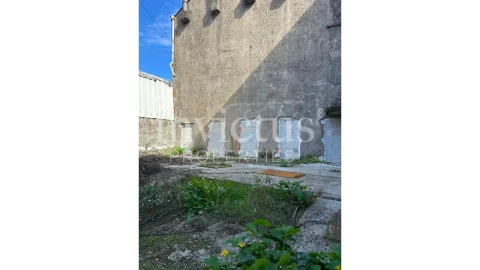 Prédio para Venda em Milheiros