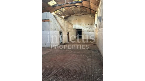 Prédio para Venda em Milheiros