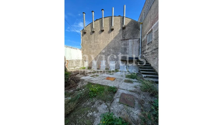 Prédio para Venda em Milheiros Foto 2