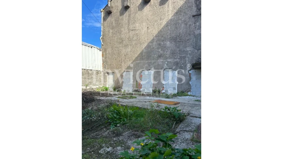 Prédio para Venda em Milheiros Foto 4