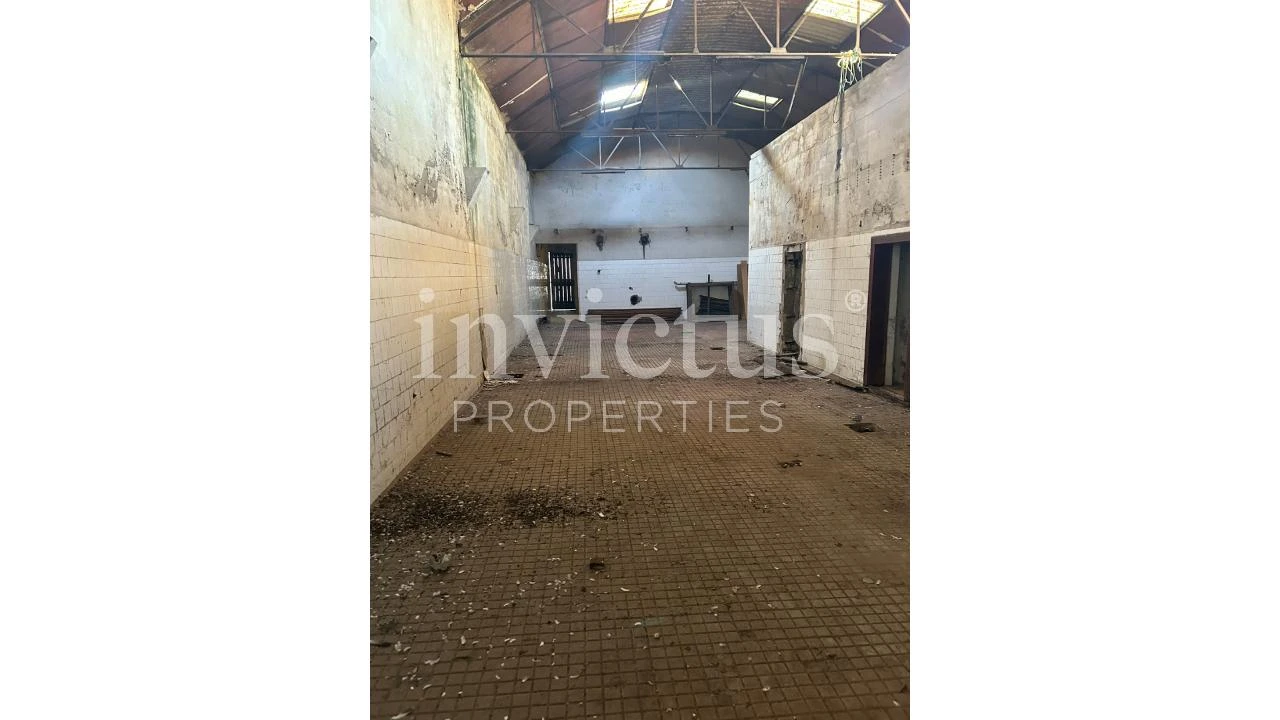 Prédio para Venda em Milheiros Foto 9