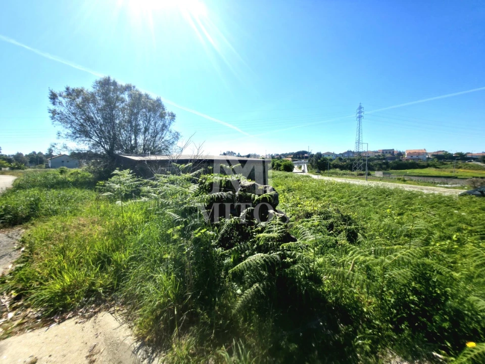 Terreno para Venda em Mazarefes e Vila Fria Foto 1