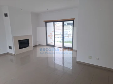 Moradia T5 para Venda em Laranjeiro e Feijó