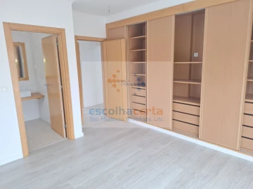 Moradia T5 para Venda em Laranjeiro e Feijó