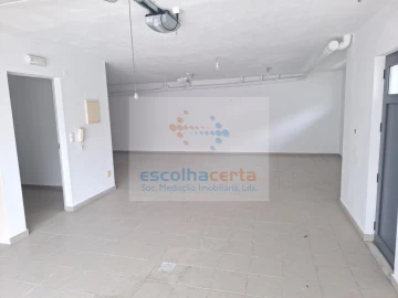 Moradia T5 para Venda em Laranjeiro e Feijó