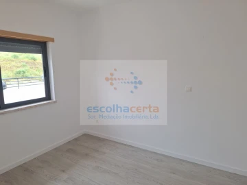 Moradia T5 para Venda em Laranjeiro e Feijó