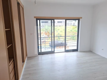 Moradia T5 para Venda em Laranjeiro e Feijó