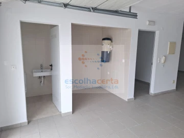 Moradia T5 para Venda em Laranjeiro e Feijó