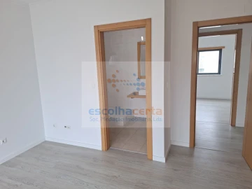 Moradia T5 para Venda em Laranjeiro e Feijó