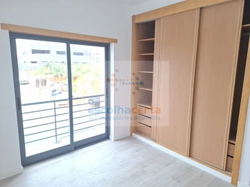 Moradia T5 para Venda em Laranjeiro e Feijó