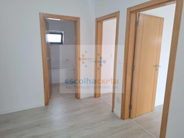 Moradia T5 para Venda em Laranjeiro e Feijó