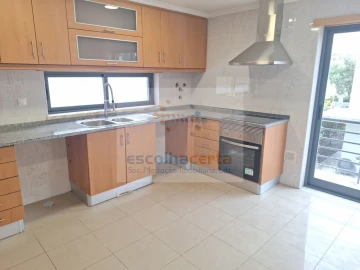 Moradia T5 para Venda em Laranjeiro e Feijó