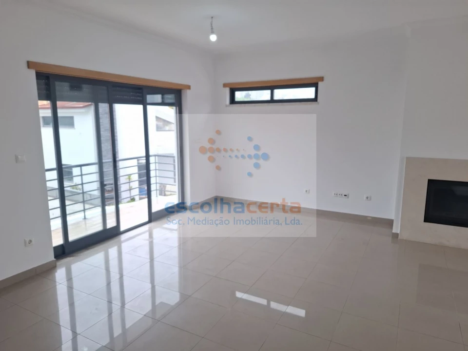 Moradia T5 para Venda em Laranjeiro e Feijó Foto 6