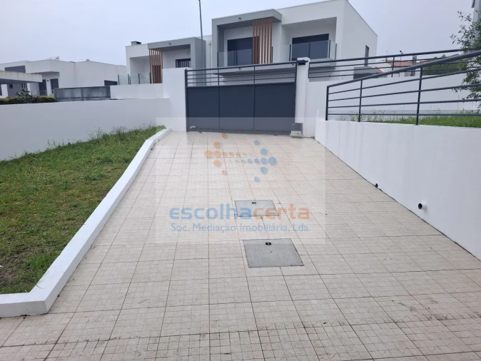 Moradia T5 para Venda em Laranjeiro e Feijó Foto 24