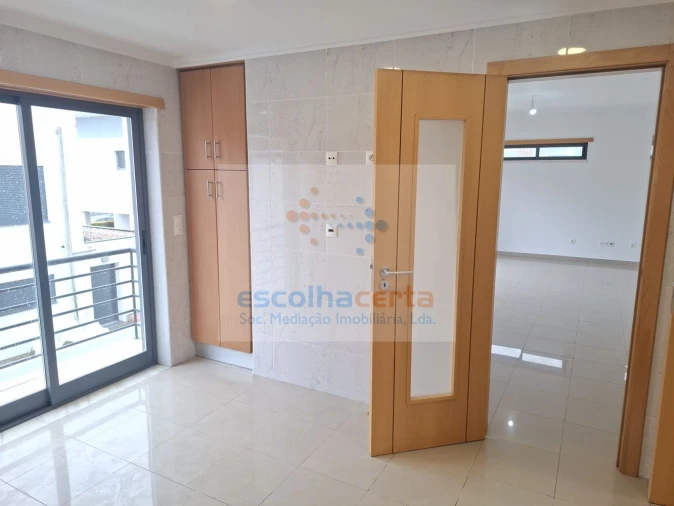 Moradia T5 para Venda em Laranjeiro e Feijó Foto 3