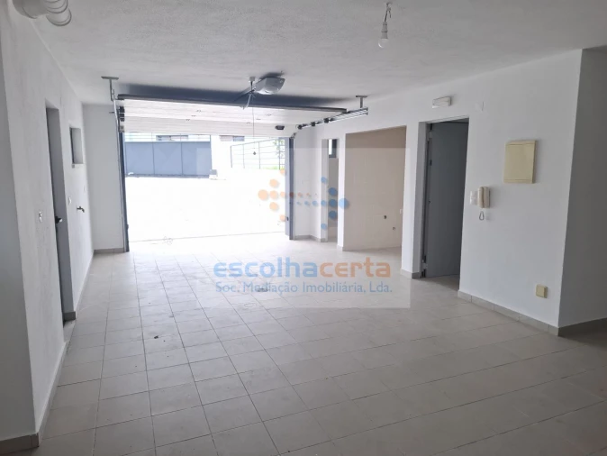 Moradia T5 para Venda em Laranjeiro e Feijó Foto 21