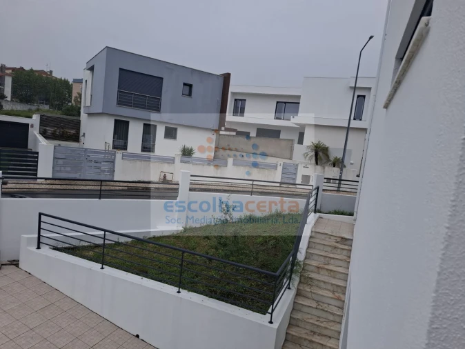 Moradia T5 para Venda em Laranjeiro e Feijó Foto 26