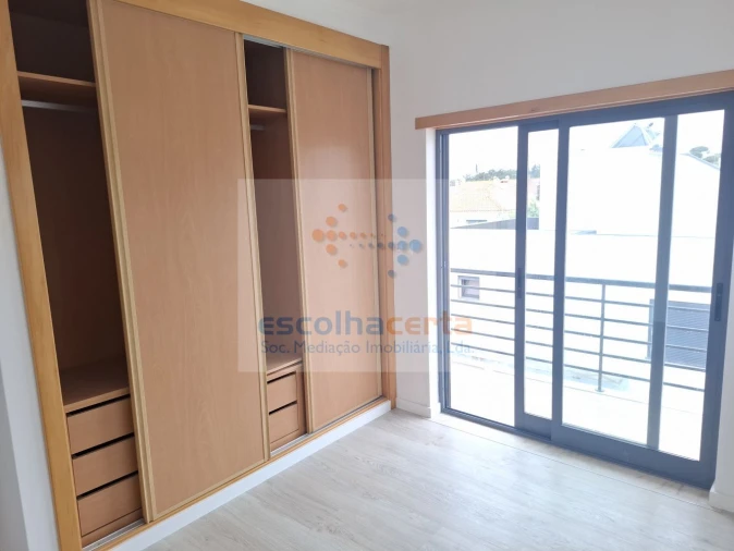 Moradia T5 para Venda em Laranjeiro e Feijó Foto 15