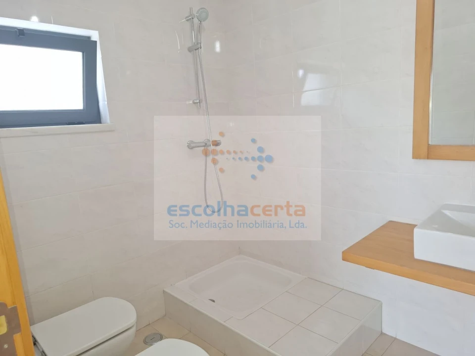 Moradia T5 para Venda em Laranjeiro e Feijó Foto 13