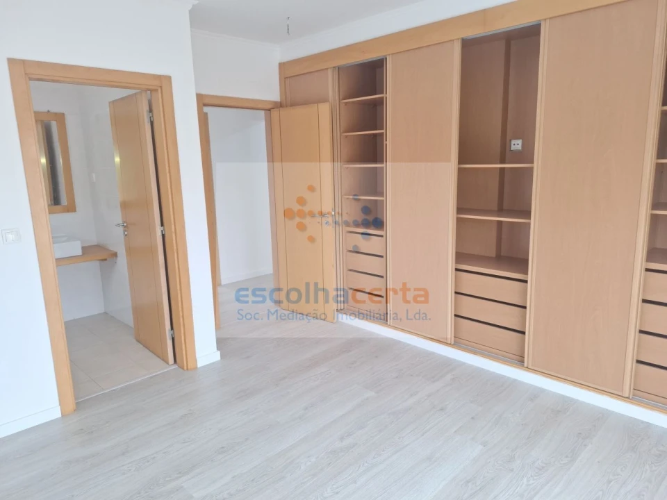 Moradia T5 para Venda em Laranjeiro e Feijó Foto 10