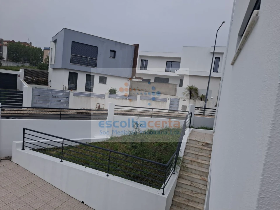 Moradia T5 para Venda em Laranjeiro e Feijó Foto 26