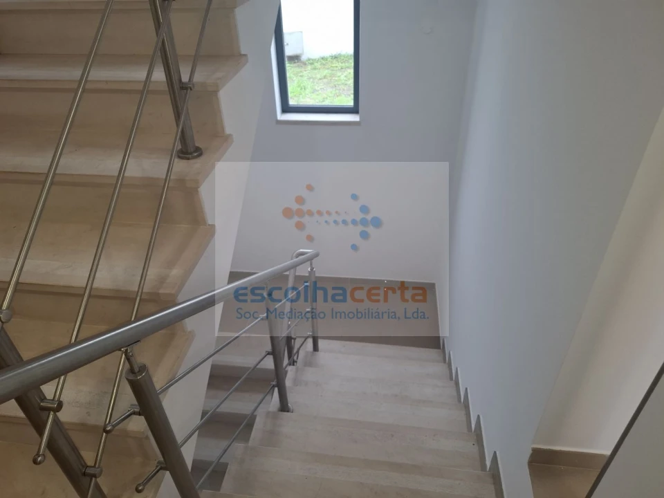 Moradia T5 para Venda em Laranjeiro e Feijó Foto 18