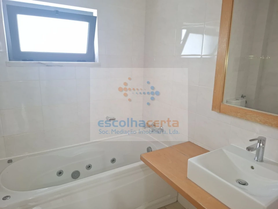 Moradia T5 para Venda em Laranjeiro e Feijó Foto 16