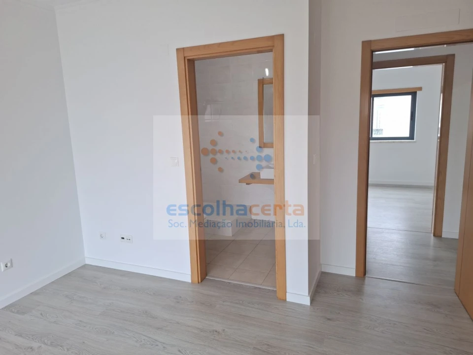 Moradia T5 para Venda em Laranjeiro e Feijó Foto 11