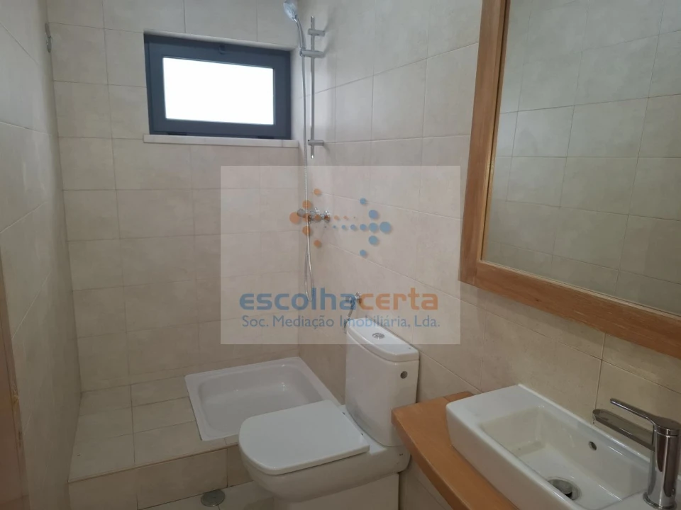 Moradia T5 para Venda em Laranjeiro e Feijó Foto 8