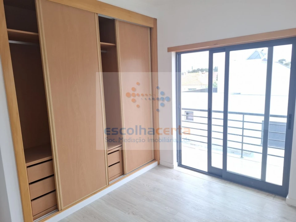 Moradia T5 para Venda em Laranjeiro e Feijó Foto 15