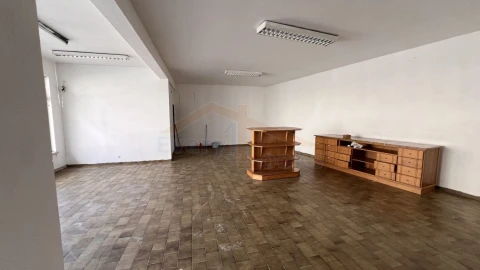 Loja para Arrendamento em Atouguia da Baleia