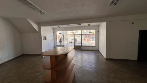 Loja para Arrendamento em Atouguia da Baleia