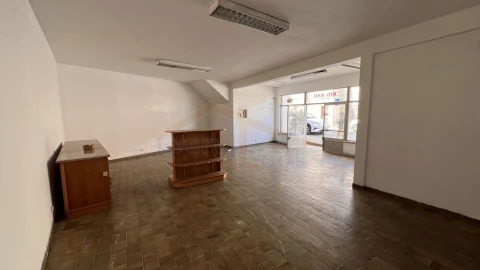 Loja para Arrendamento em Atouguia da Baleia